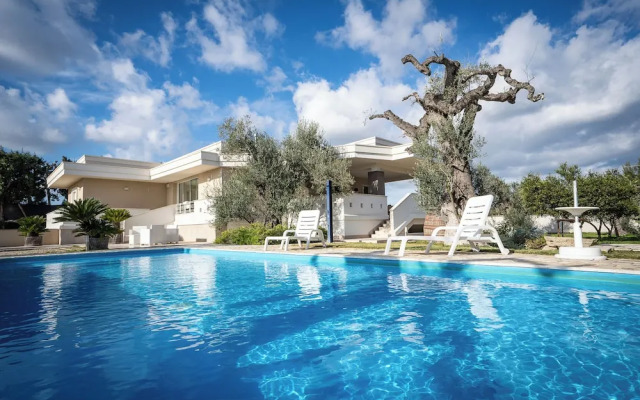 Villa Torricella Pool and Sunny Garden