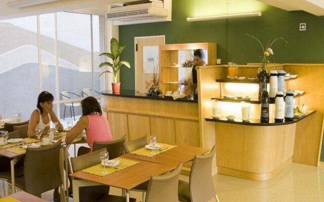 Urbana Class Hotel