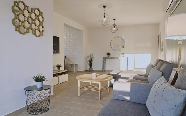 01 LIM - Stay Sky Apartment