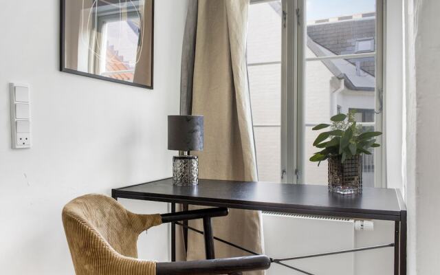 Sanders Regent - Smart 2-bdr Apt With Terrace