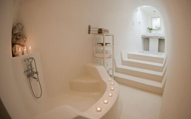 Art Villa Exogonia Santorini