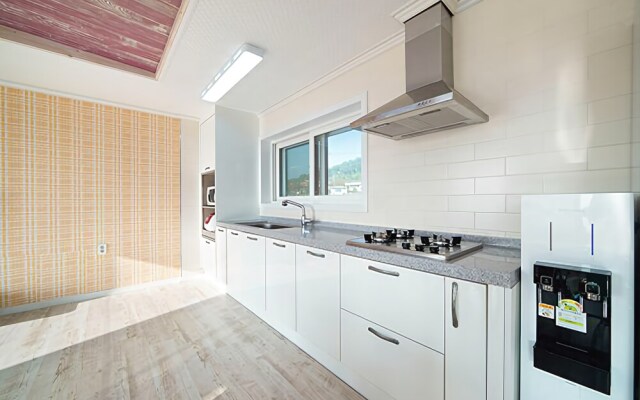 Nonsan Lake and Sunset Pension