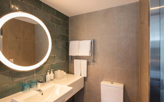 Holiday Inn Express And Suites Queenstown by IHG