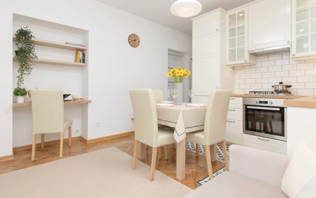 Apartment Wspólna Warsaw by Renters