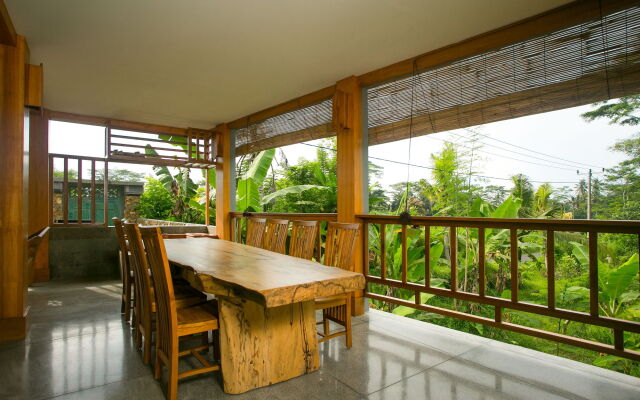 Pesantian Villa & Warung