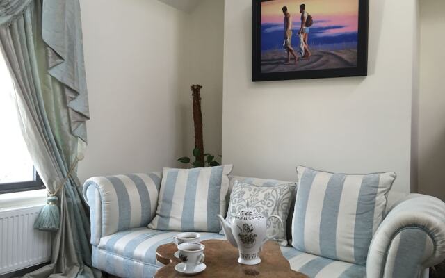 No50 Boutique Bed & Breakfast (Formerly known as Burma Rooms)