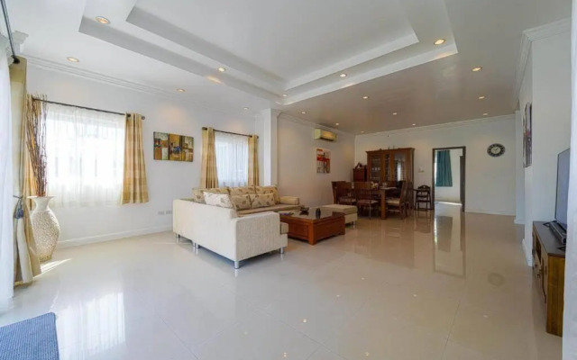 Luxurious 5-Bedroom Private Pool Villa! PV5