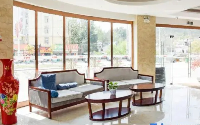 Yuexi Jincuilan Business Hotel