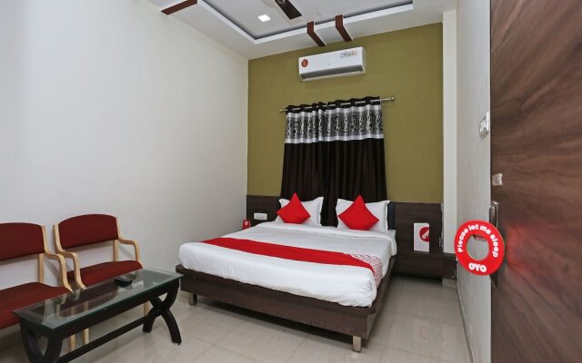 OYO 12376 Hotel Dhanraj