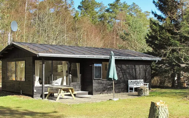 Tranquil Holiday Home in Hals near Beach
