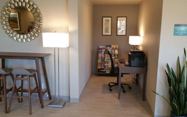 Sandhill Inn & Suites