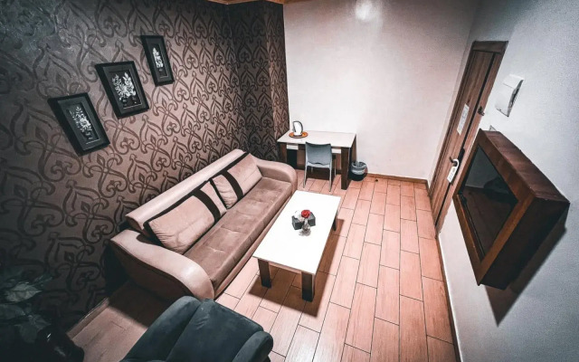 Balcony Hotel & Suites