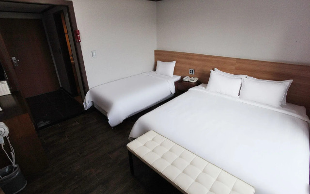 Noblesse Hotel
