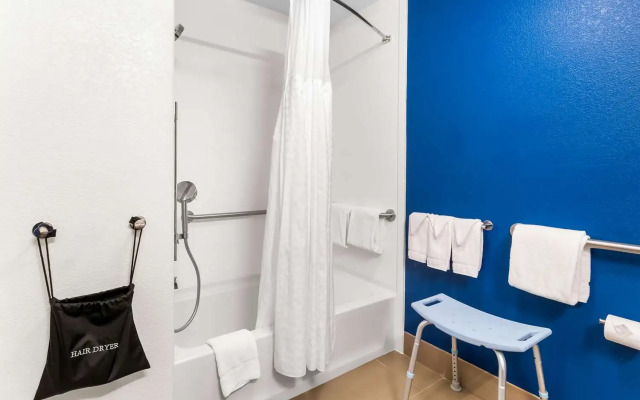 Spark by Hilton Pearland (H)