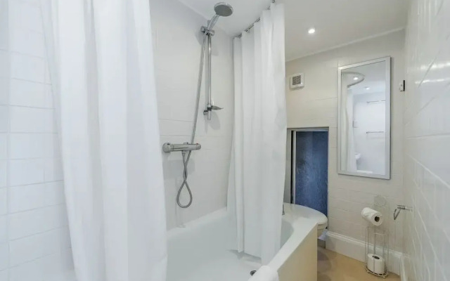 Distinctive apartment for 3 with mezz