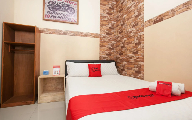 RedDoorz near Stasiun Kota Baru Malang