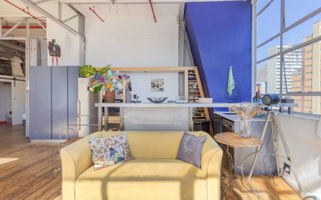 Wolroy House 405 by CTHA