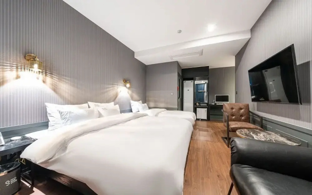 Namyangju Ninestone Hotel