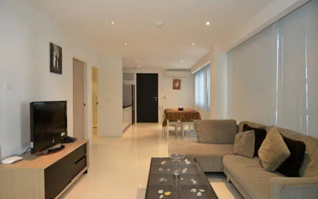 Sunset Plaza Apartment