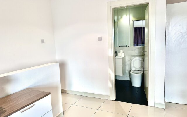 Embassy Gardens Apartment