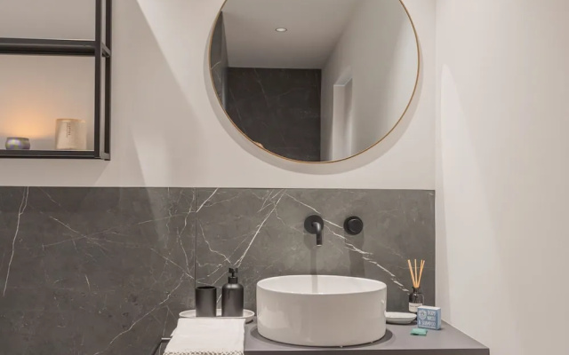 Piccola Como Lotus With 1 Bathrooms