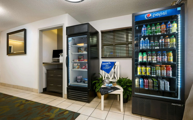 Sonesta Simply Suites Chicago Waukegan