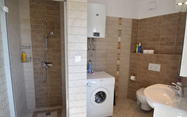 Spacious Apartment in Novi Vinodolski With Swimming Pool