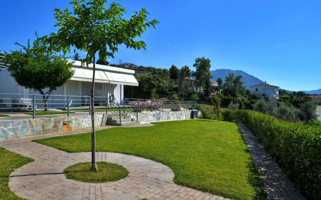 Eretria Cozy Home - Spacious Garden Retreats
