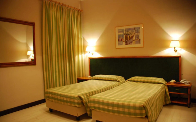 Lucky 8 Hotel