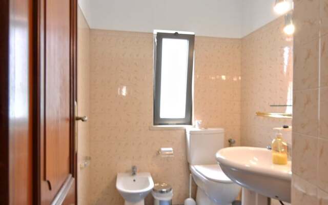 Residential Cul-de-sac Walking Distance to Centre, Private Pool, Free AC & Wifi
