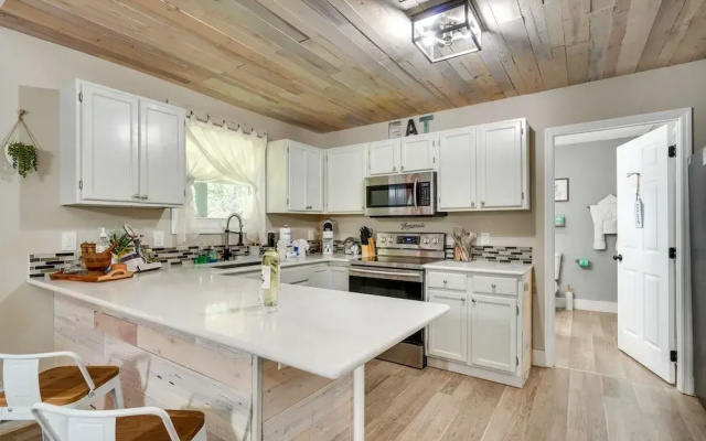 Sevierville Family Home w/ Hot Tub!