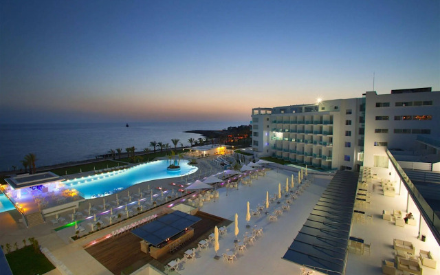 King Evelthon Beach Hotel & Resort