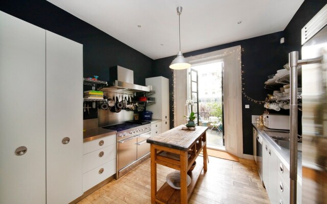 3 Bedroom Notting Hill House With Balcony