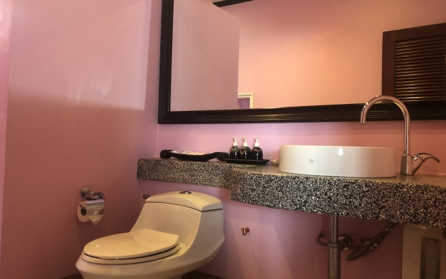 Kanok Buri Resort