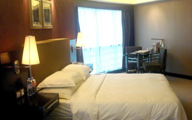 Hotel Royal Suites and Towers