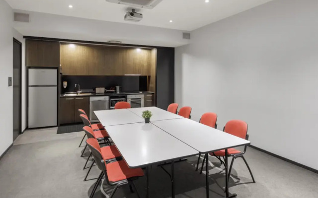 Oaks Melbourne Flemington Suites