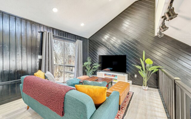 Lake & Pool Access: Poconos Retreat in Tobyhanna!