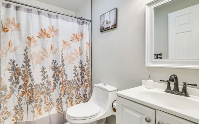 Family-friendly Tobyhanna Home: Lake & Pool Access