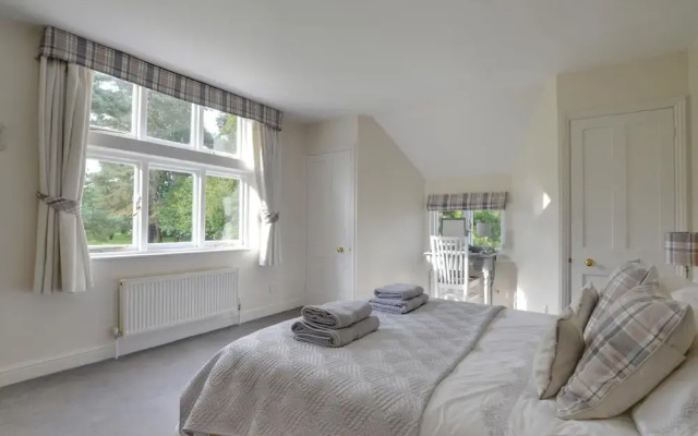 Modern Holiday Home in Hawkhurst Kent With Garden