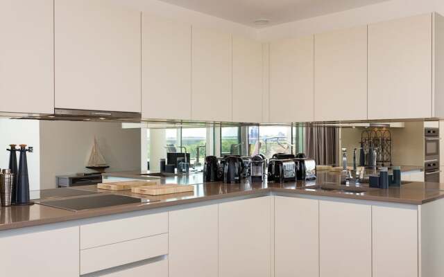 Modern 2 Bedroom Flat With Stunning Views