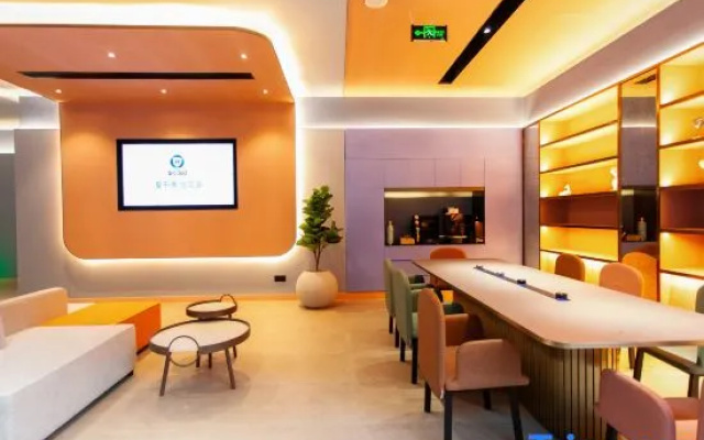HanTing Hotel (Ganzi Prefecture Yajiang) – People – Yajiang