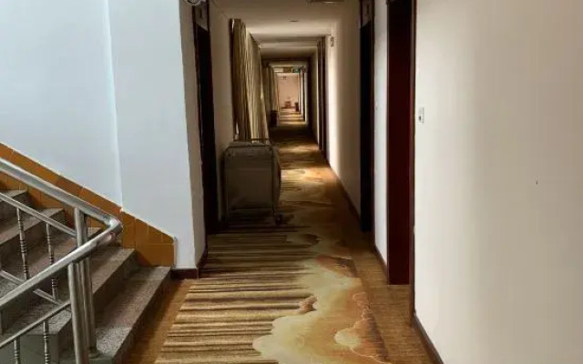 Cenxi Hotel