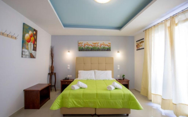 Beautiful 9-bed Villa in Gouvia With Tennis Court