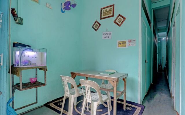 SPOT ON 92985 Mitra HomestayNearTempat Makan Pagi Sore Nohil