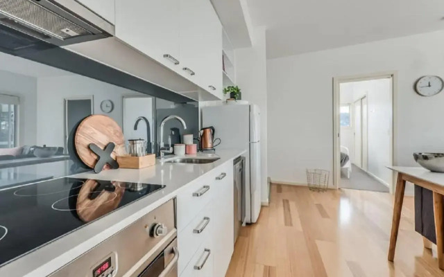 Bellerive Marina View Apartments No 28