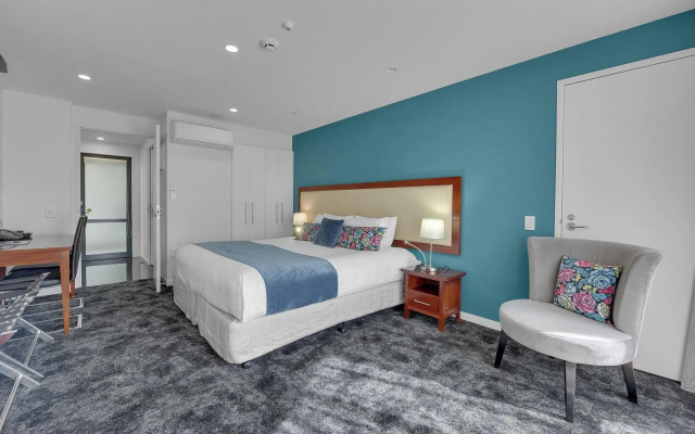 DeLorenzo's Studio Apartments