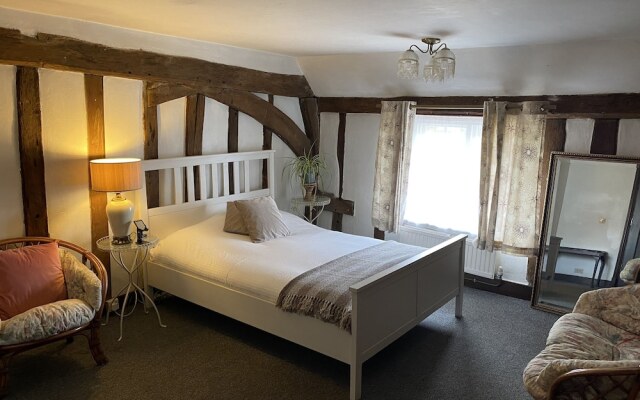 Captivating 1-bed Apartment in Newmarket