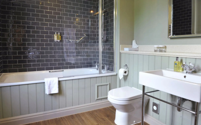 The Crown Manor House Hotel