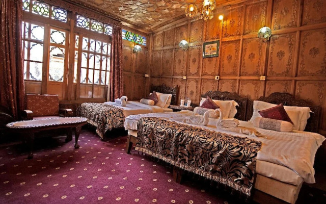 Meena Group houseboats