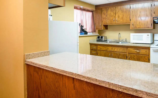 Sunset Inn & Suites - Lincoln Airport